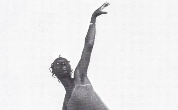 Germaine Acogny en noir et blanc